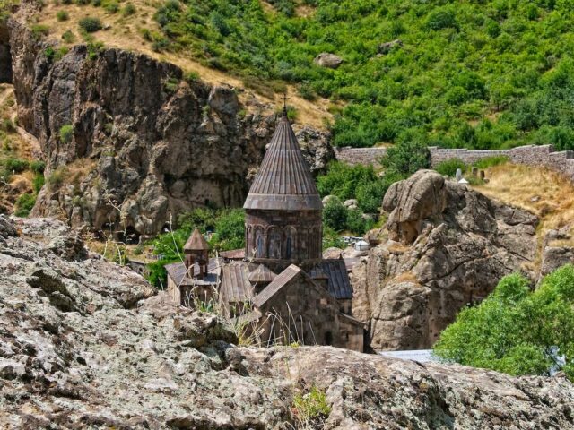 ARMENIA: LUNGO LA VIA DEGLI ANTICHI MONASTERI